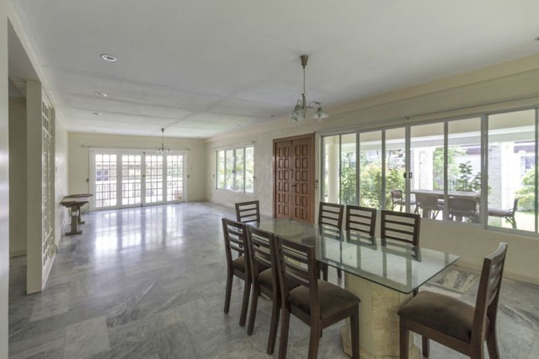Semi-Furnished 5 Bedroom House for Rent in Maria Luisa Park.01