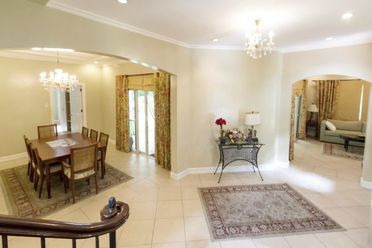 6 Bedroom House for Rent in Maria Luisa Park.02