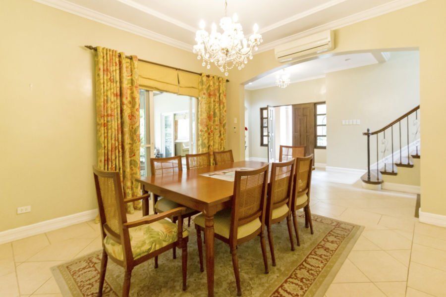 6 Bedroom House for Rent in Maria Luisa Park.03