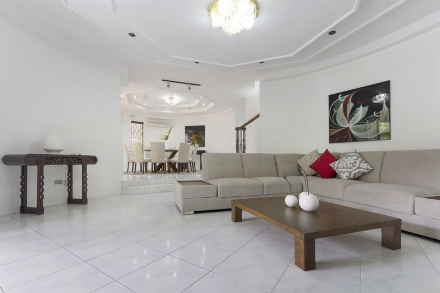 5 Bedroom House with Swimming Pool for Rent in Maria Luisa Cebu.04