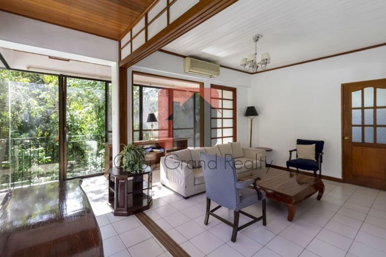 Overlooking 6 Bedroom House for Rent in Maria Luisa Park.01