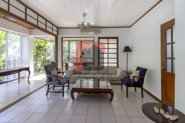 Overlooking 6 Bedroom House for Rent in Maria Luisa Park.02