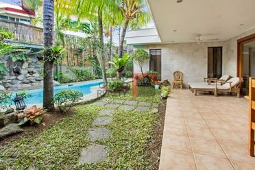 4 Bedroom House with Swimming Pool for Rent in Banilad.02