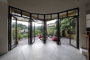 Overlooking 6 Bedroom House for Rent in Maria Luisa Park.02
