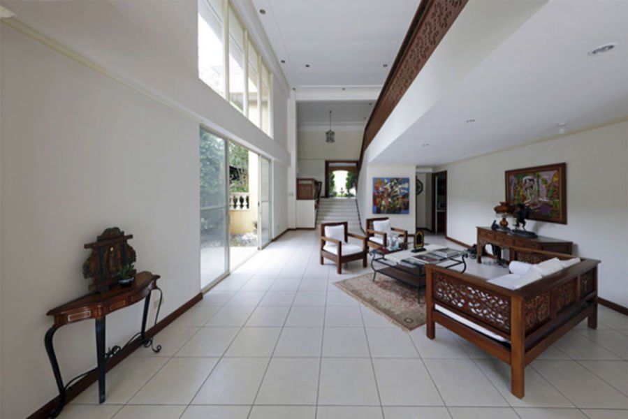 Overlooking 6 Bedroom House for Rent in Maria Luisa Park.03