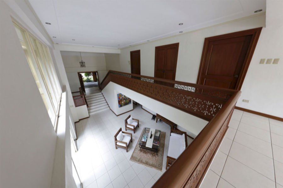 Overlooking 6 Bedroom House for Rent in Maria Luisa Park.04