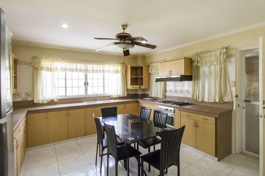 Spacious 7 Bedroom House for Rent in North Town Homes.04