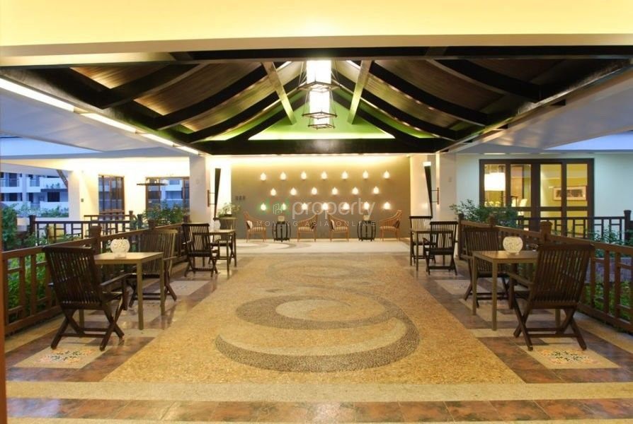 3 Bedroom Bare Unit with Parking In Royal Palm Residences Acacia Estat03