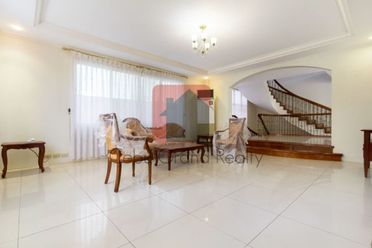 4 Bedroom House with Swimming Pool for Rent in Maria Luisa Park.02