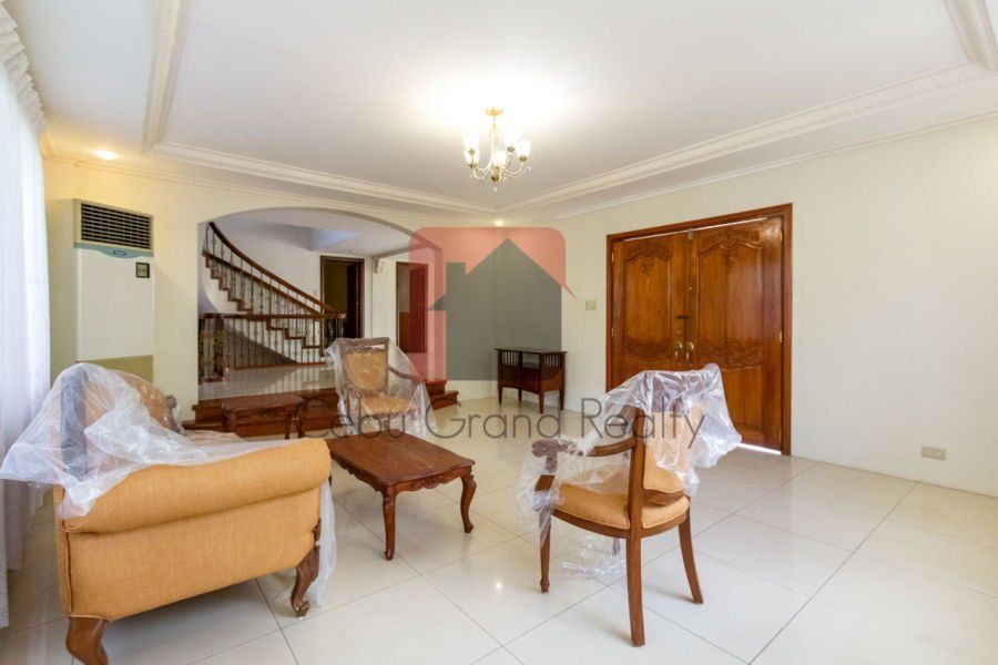 4 Bedroom House with Swimming Pool for Rent in Maria Luisa Park.04