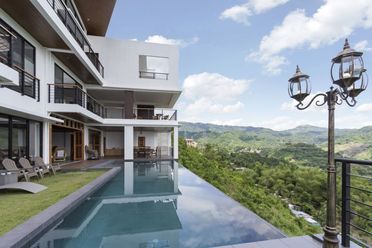 Spacious 5 Bedroom House for Rent in Maria Luisa Park.02