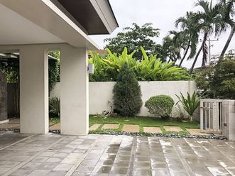 Modern 4 Bedroom House for Rent in Banilad.02
