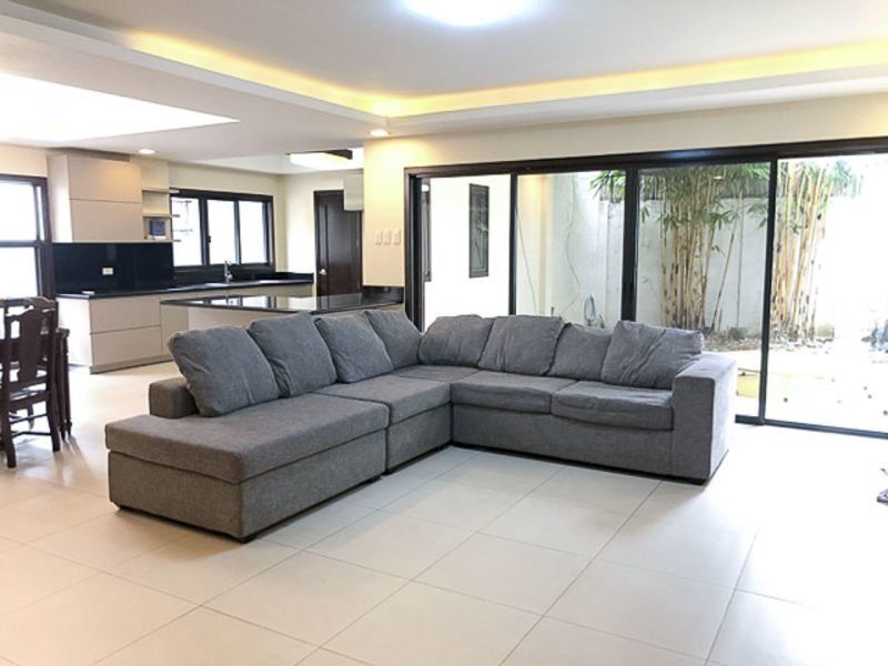 Modern 4 Bedroom House for Rent in Banilad.03
