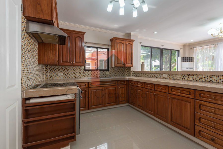 4 Bedroom House for Rent in Talamban.03