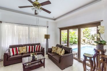 4 Bedroom House for Rent in Maria Luisa Park.02