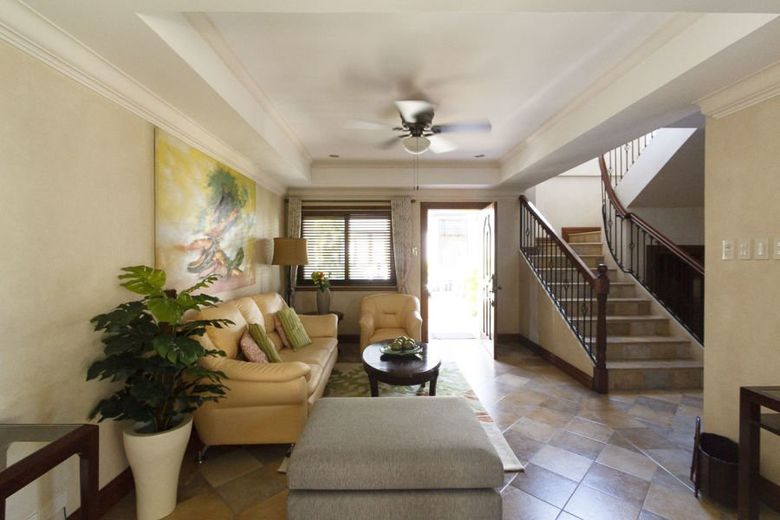 4 Bedroom House with Swimming Pool for Rent in Banilad.01