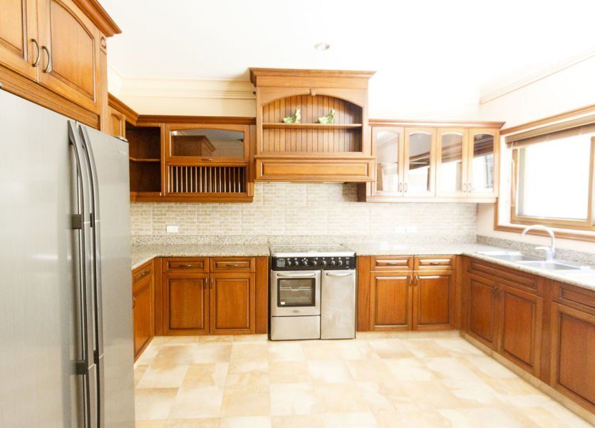4 Bedroom House with Swimming Pool for Rent in Banilad.03
