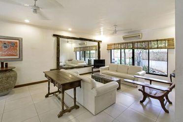 4 Bedroom House with Swimming Pool for Rent in Banilad.02
