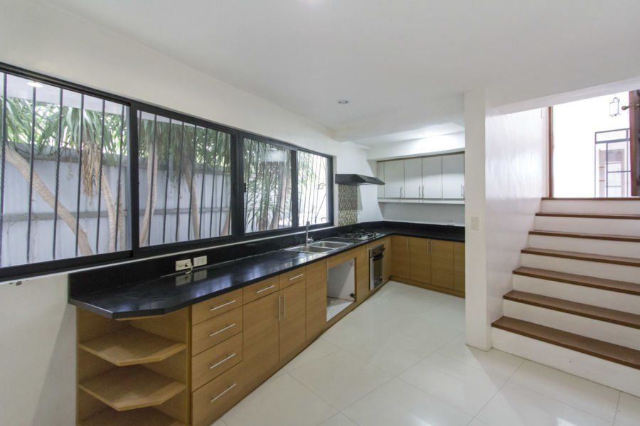 4 Bedroom House for Rent in Maria Luisa Park.03