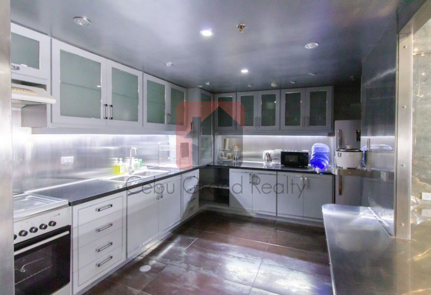 Modern 3 Bedroom Condo for Rent in Avalon Condominium.03
