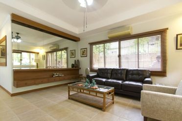 4 Bedroom House for Rent in Maria Luisa Park.02