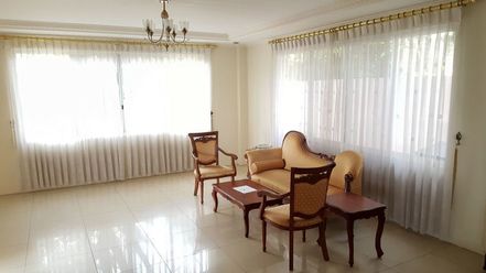 4 Bedroom House with Swimming Pool for Rent in Maria Luisa Park.02