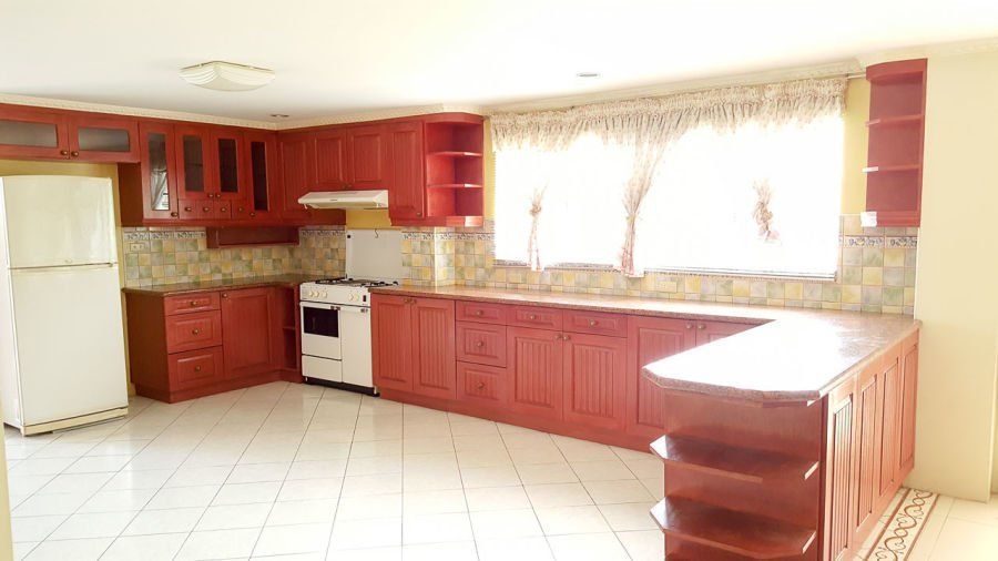4 Bedroom House with Swimming Pool for Rent in Maria Luisa Park.04