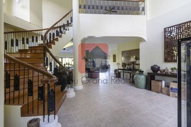 Overlooking 6 Bedroom House for Rent in Maria Luisa Park.02