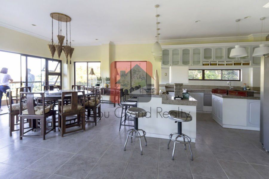 Overlooking 6 Bedroom House for Rent in Maria Luisa Park.03