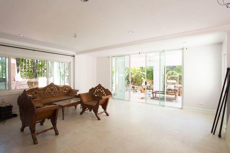 Spacious 4 Bedroom House for Rent in Maria Luisa Estate Park.01