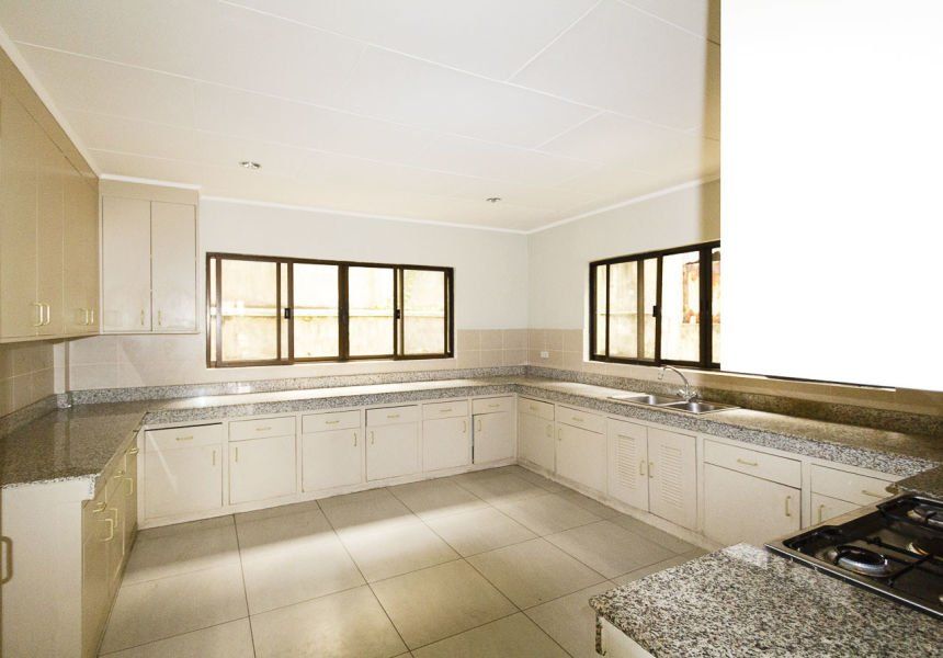 Semi-Furnished 4 Bedroom House for Rent in Maria Luisa Park.04