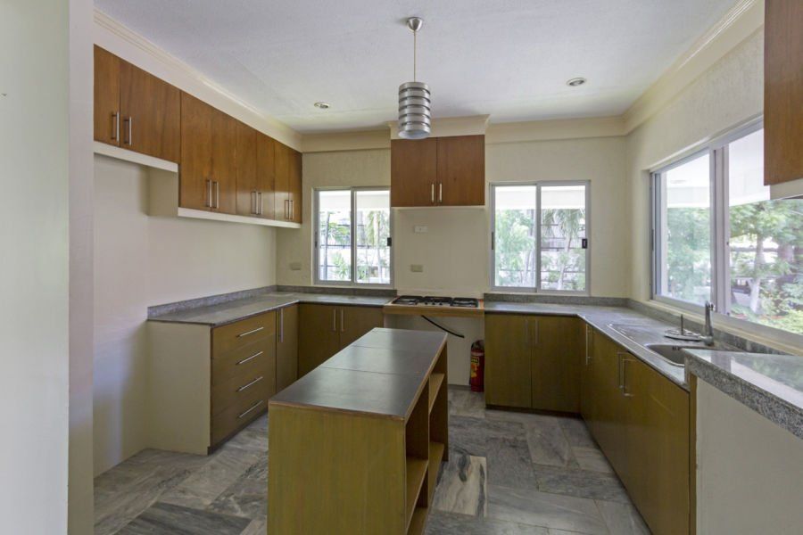 Semi-Furnished 5 Bedroom House for Rent in Maria Luisa Park.03