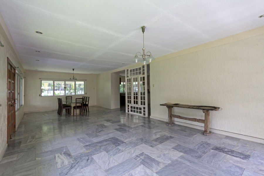 Semi-Furnished 5 Bedroom House for Rent in Maria Luisa Park.04