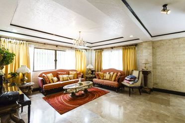 5 Bedroom House with Swimming Pool for Rent in Maria Luisa P.02