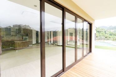 Brand New 5 Bedroom House for Rent in Maria Luisa Park.02