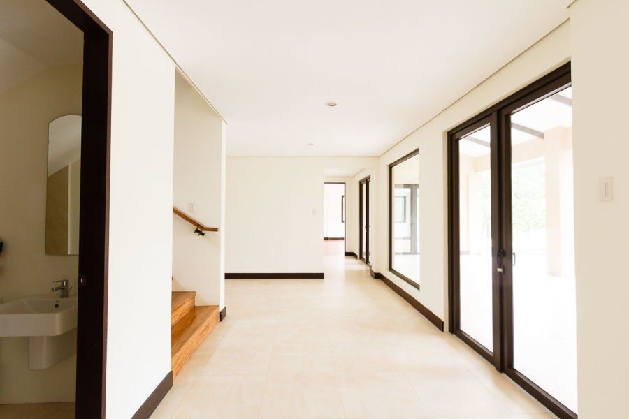 Brand New 5 Bedroom House for Rent in Maria Luisa Park.03