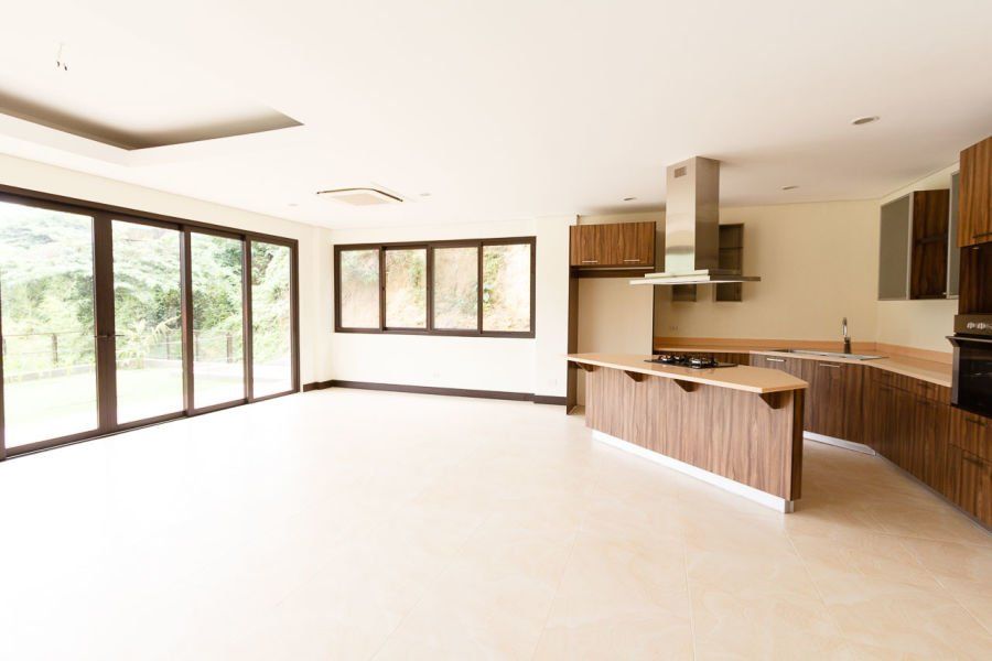Brand New 5 Bedroom House for Rent in Maria Luisa Park.04