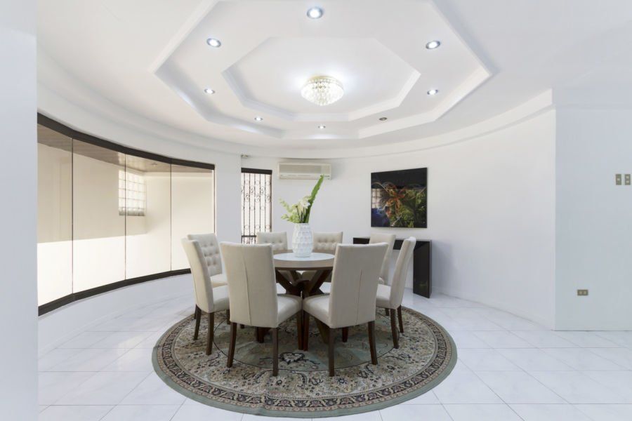 5 Bedroom House with Swimming Pool for Rent in Maria Luisa Park.03