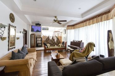4 Bedroom House for Rent in Maria Luisa Park.02