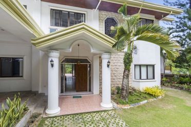 4 Bedroom House for Rent in Maria Luisa Park.02