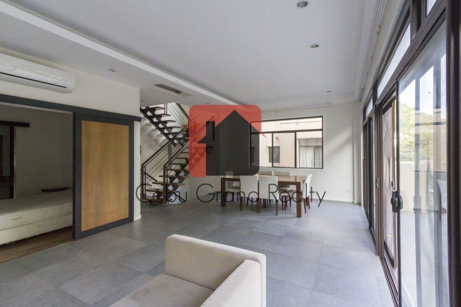 House with Swimming Pool for Rent in Maria Luisa Park.04