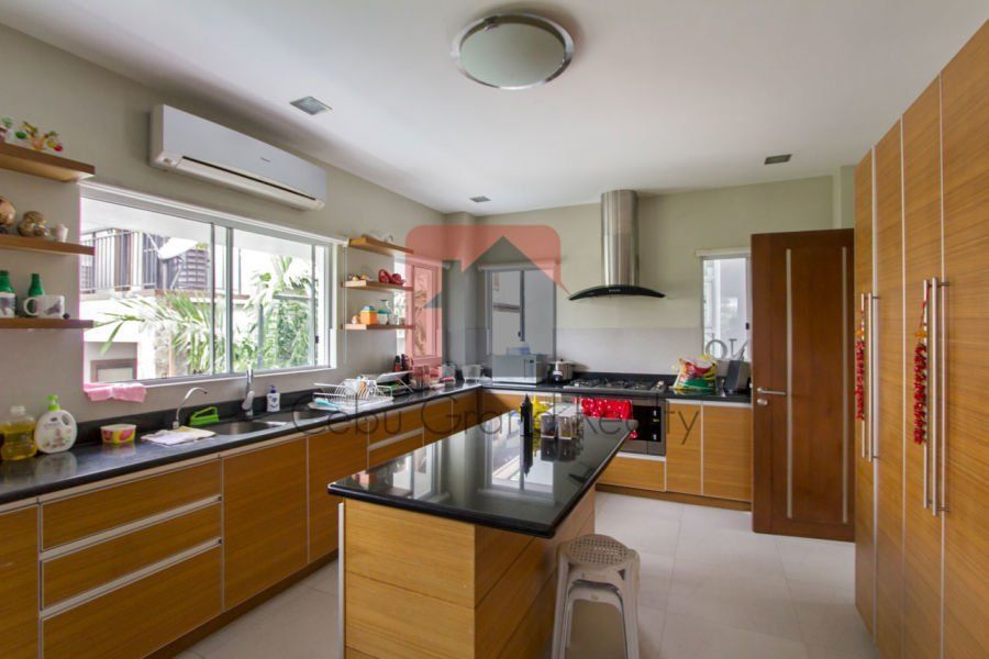 5 Bedroom House for Rent in Maria Luisa Park.03