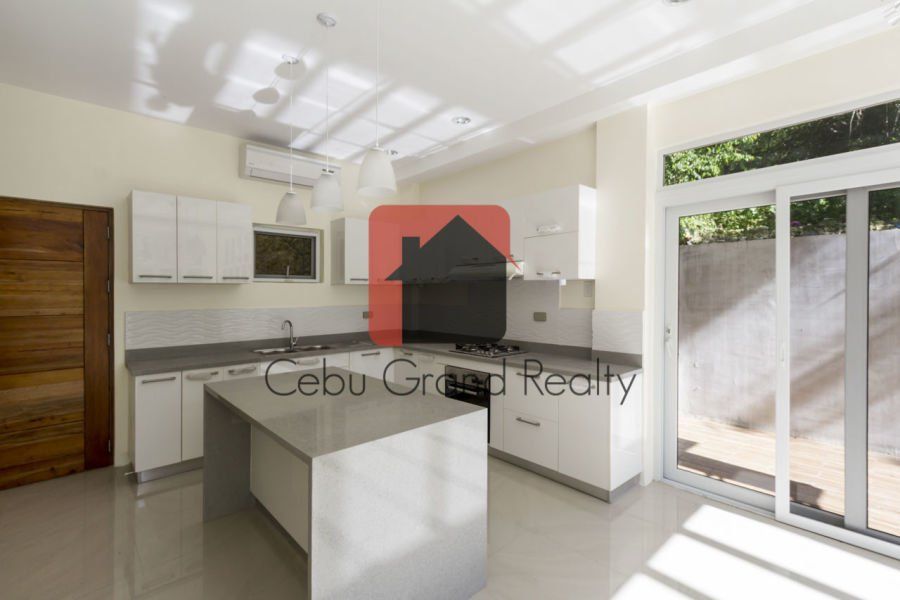 5 Bedroom House for Rent in Maria Luisa Park.03