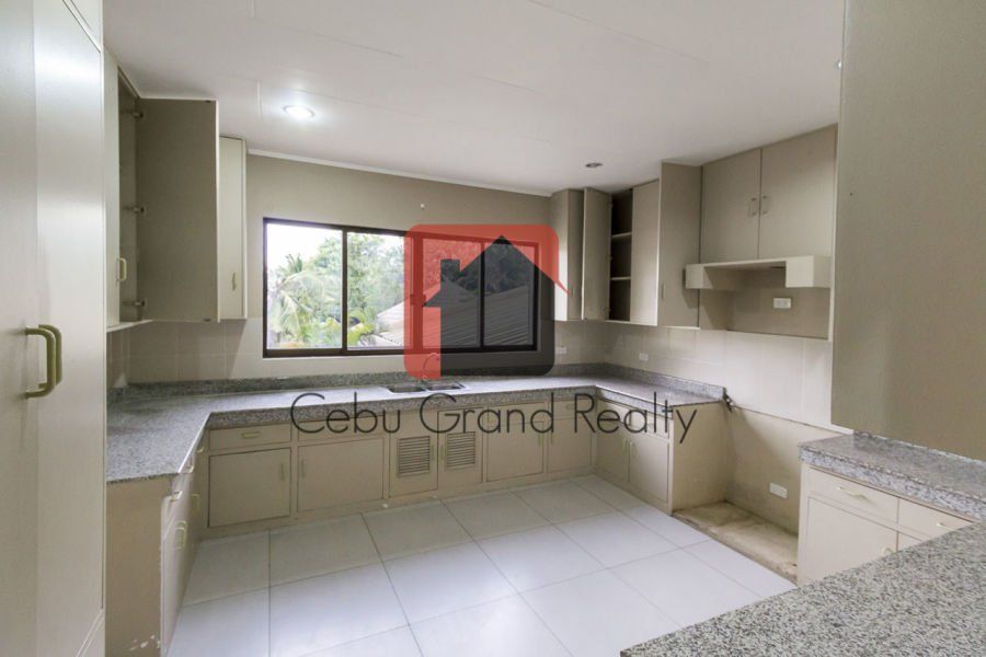 4 Bedroom House for Rent in Maria Luisa Park.03