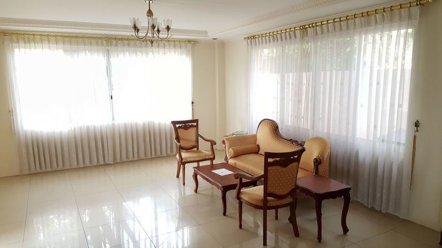 4 Bedroom House with Swimming Pool for Rent in Maria Luisa C.01
