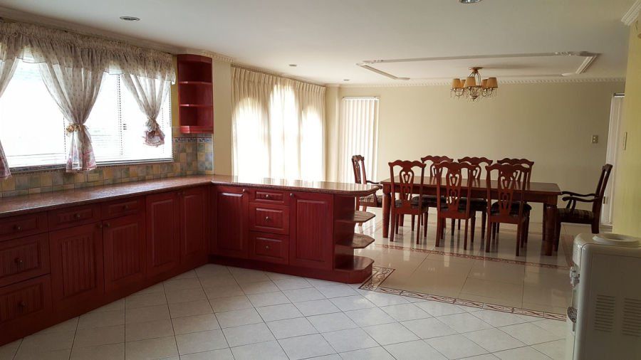 4 Bedroom House with Swimming Pool for Rent in Maria Luisa C.03