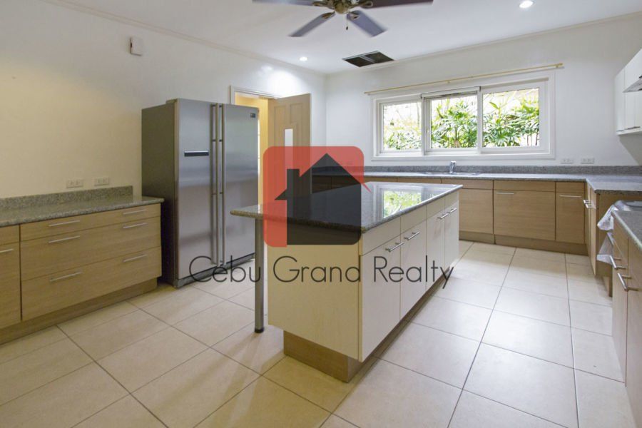 Large 3 Bedroom House for Rent in Maria Luisa Park.04