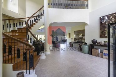Overlooking 6 Bedroom House for Rent in Maria Luisa Park.02