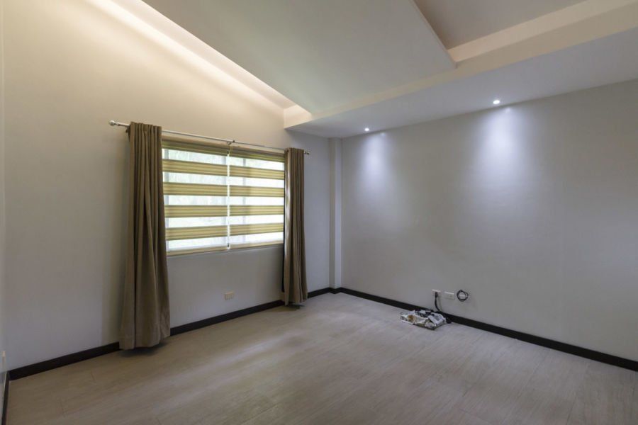 Semi-Furnished 4 Bedroom House for Rent in Talamban.03