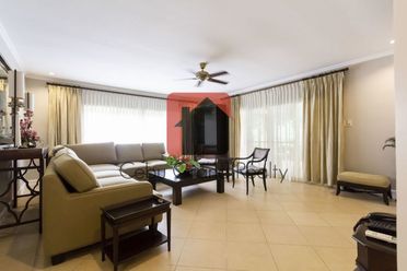 4 Bedroom House for Rent in Maria Luisa Park.02